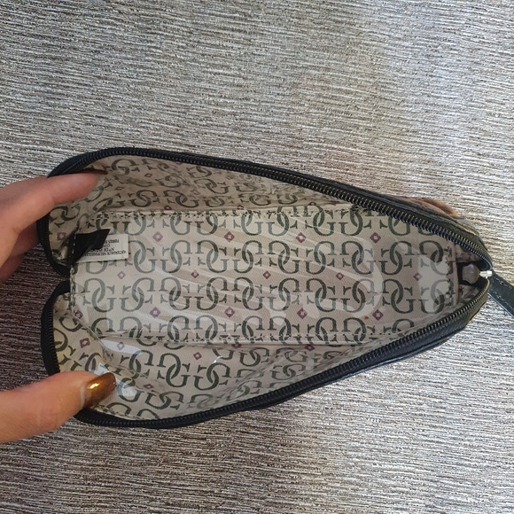 Set of Guess Tablet Case / Ipad Cover and Make-up Bag / Pencil Case - Picture 10 of 10